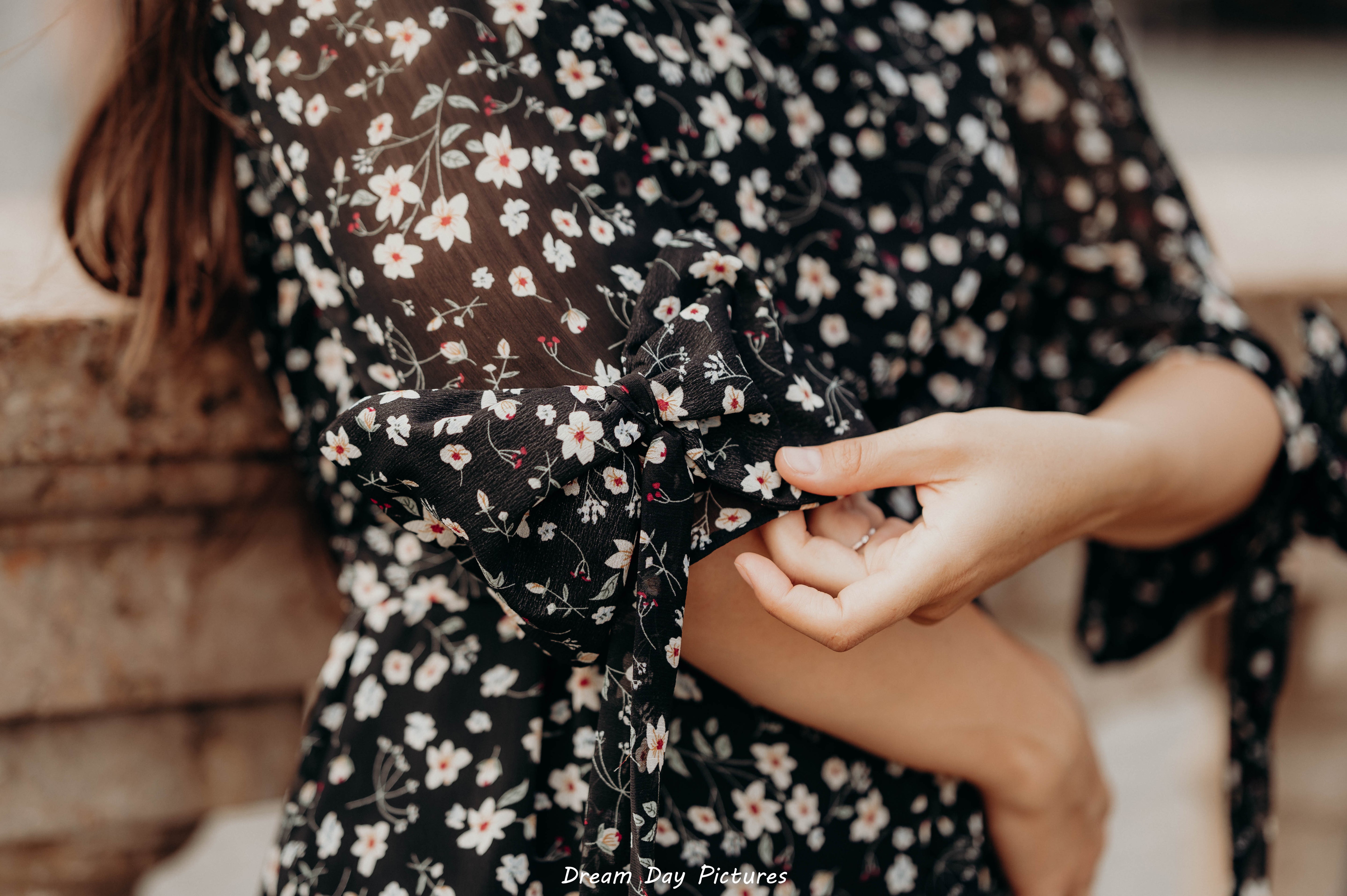 Rochie elegantă cu fundiță la mâneci