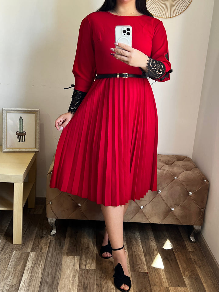 Rochie plisata cu dantela si curea in talie