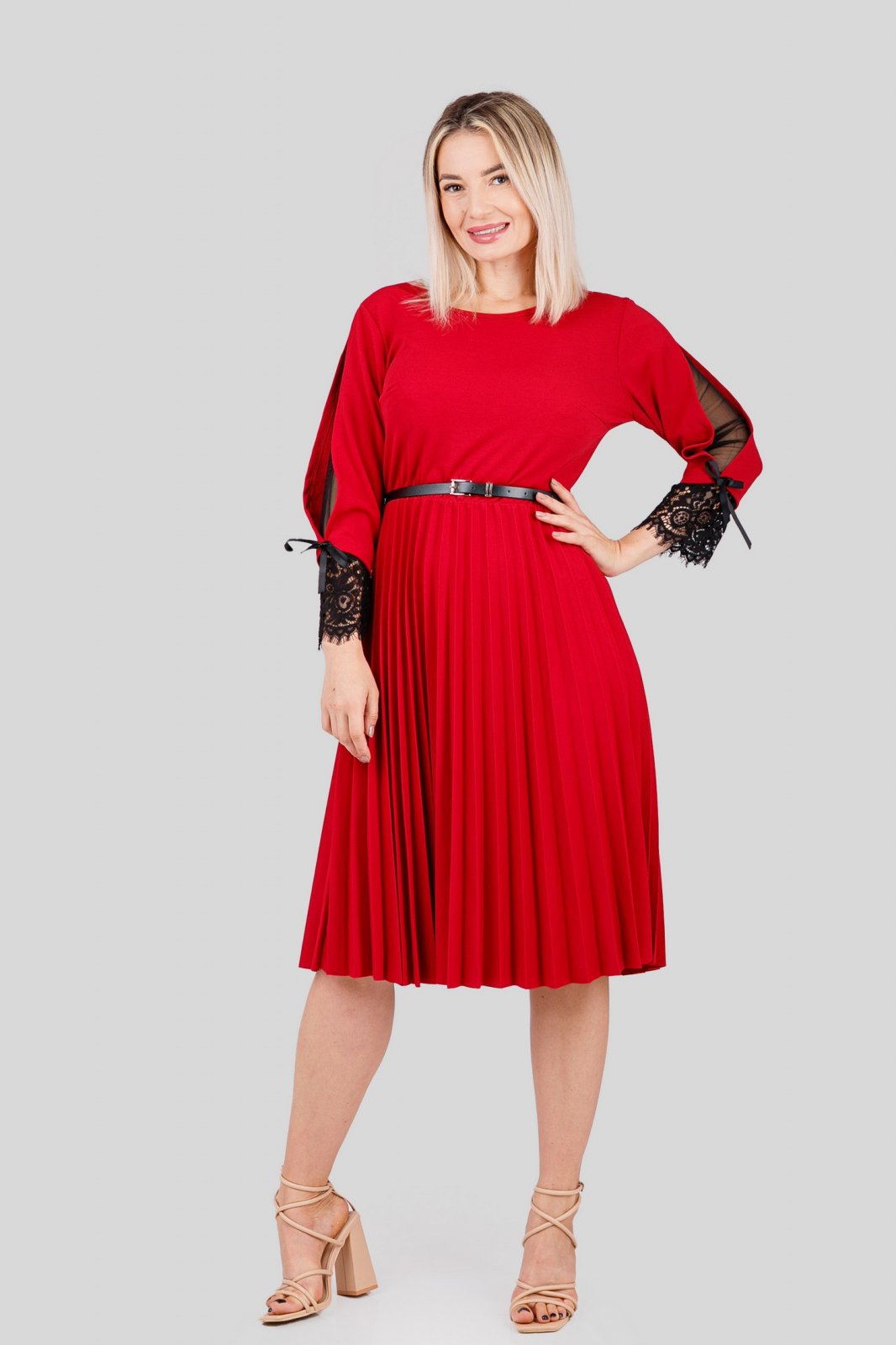 Rochie plisata cu dantela si curea in talie