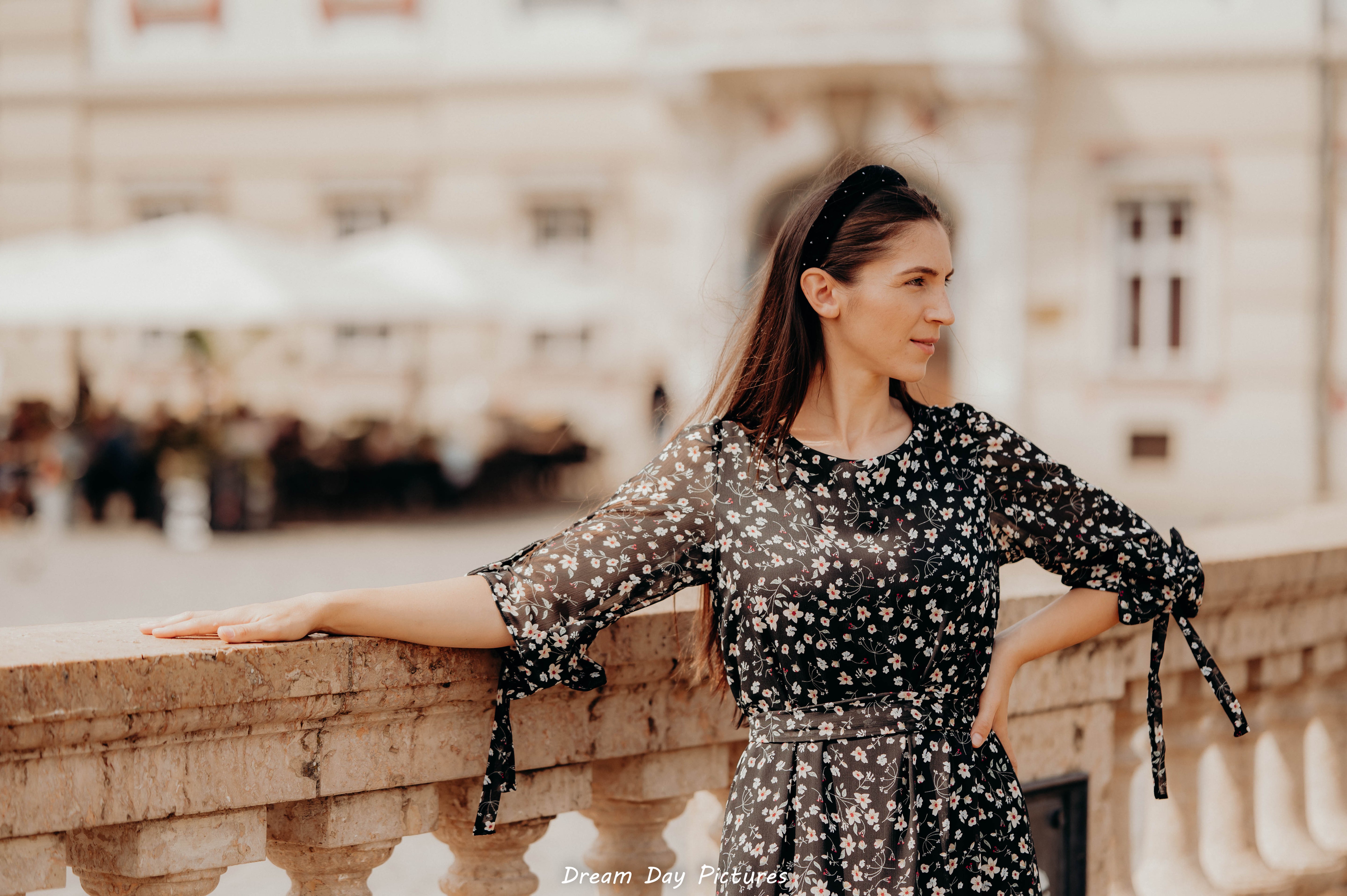 Rochie elegantă cu fundiță la mâneci