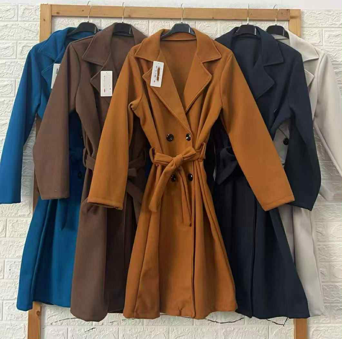 Palton clasic disponibil în 10 culori