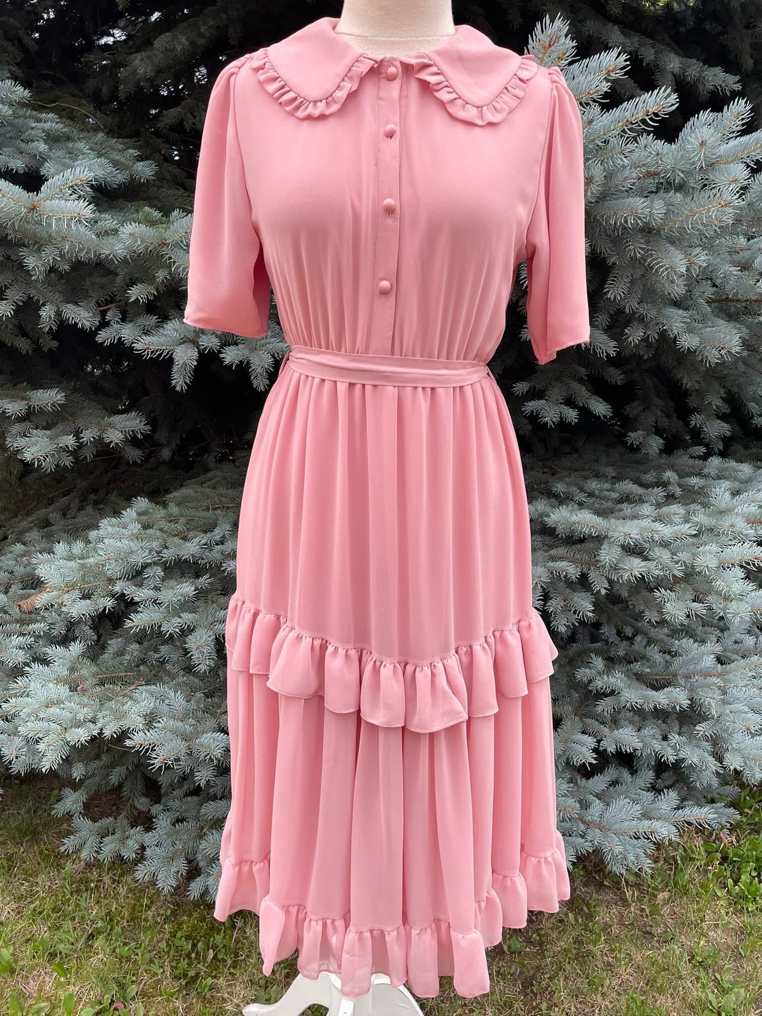 Rochie elegantă cu nasturi funcționali