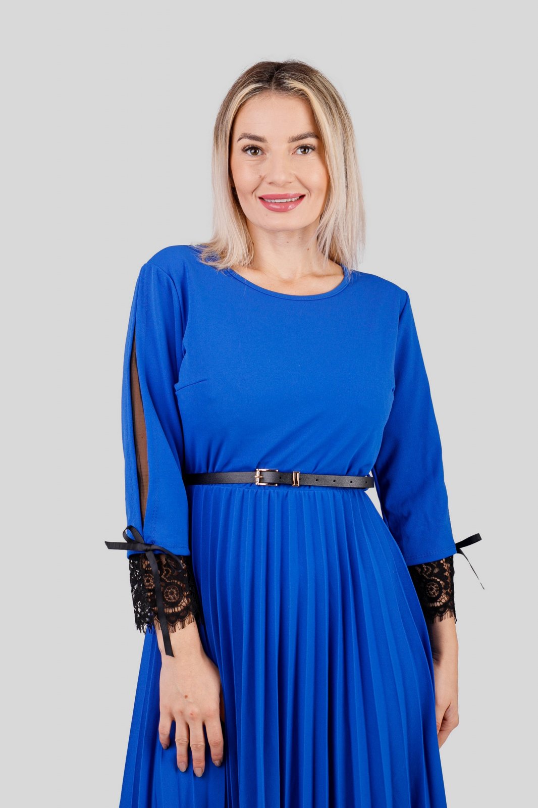 Rochie plisată  cu dantela si curea in talie