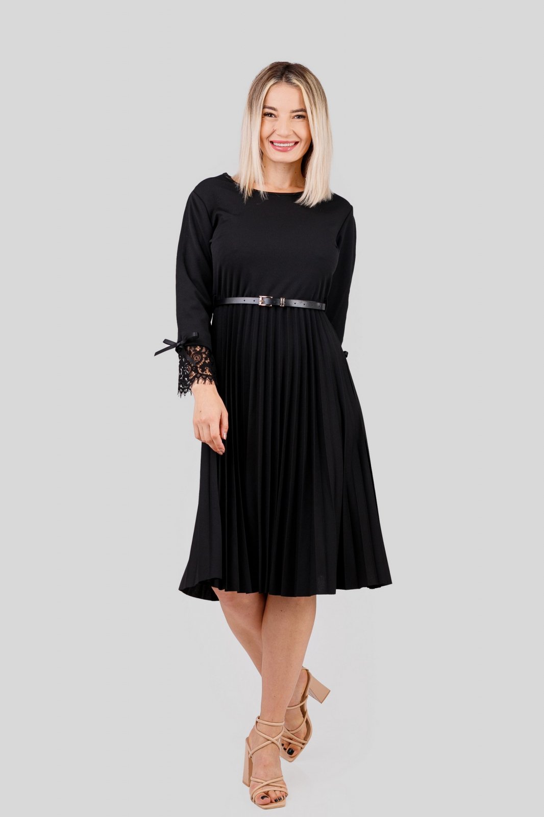 Rochie plisata neagra cu dantela si curea in talie