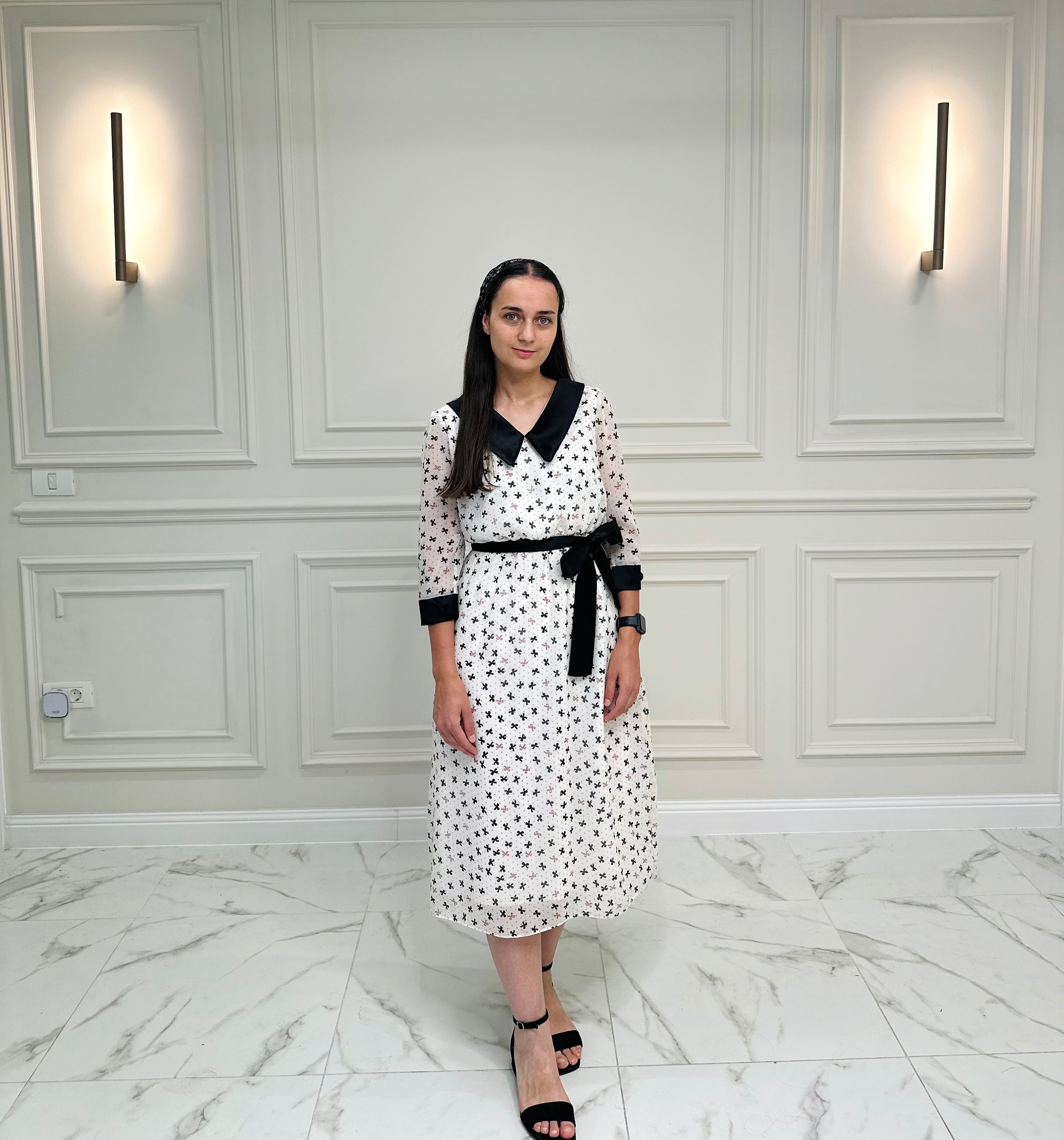 Rochie elegantă cu guleraș