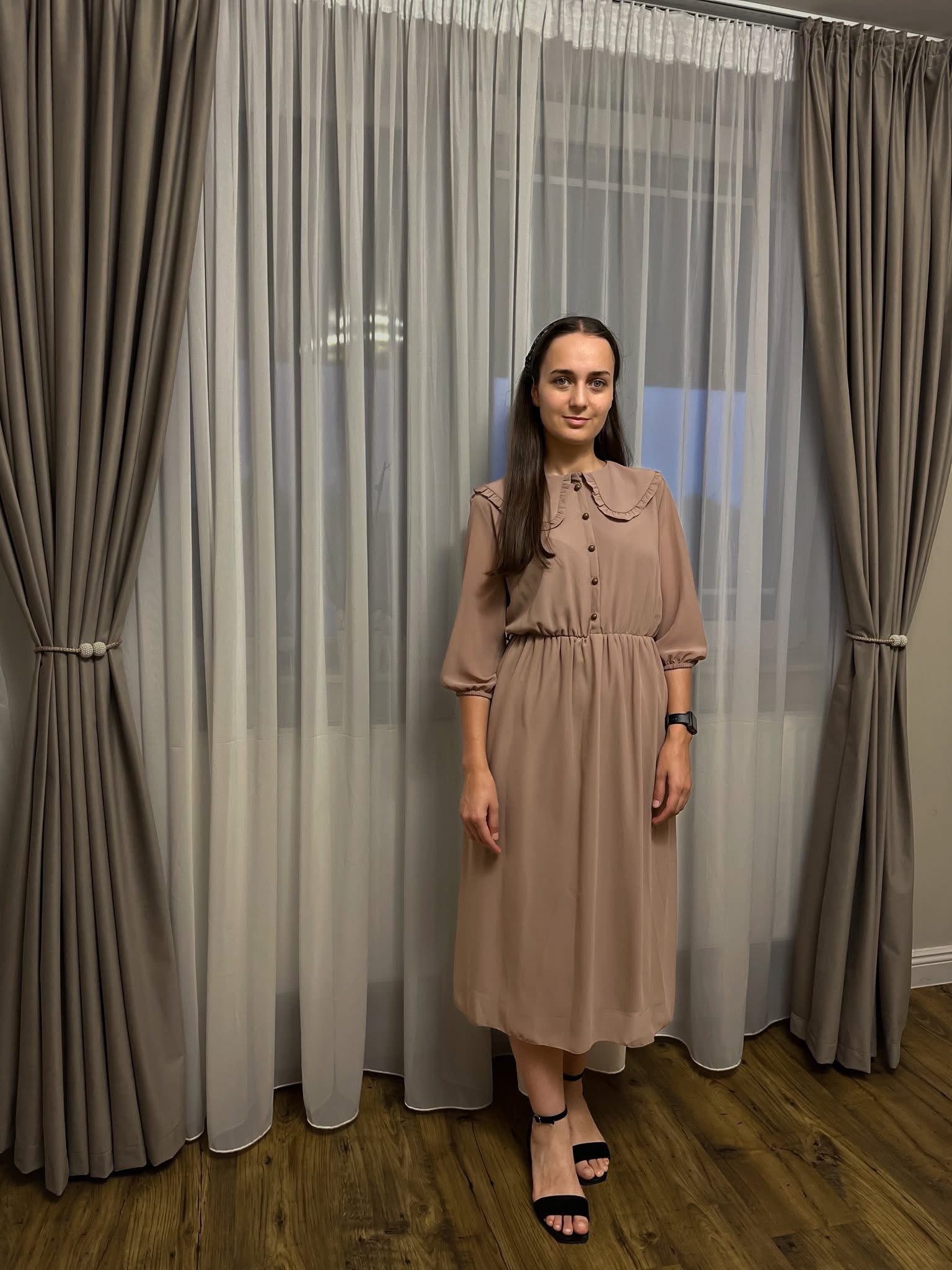 Rochie din voall cu nasturi funcționali