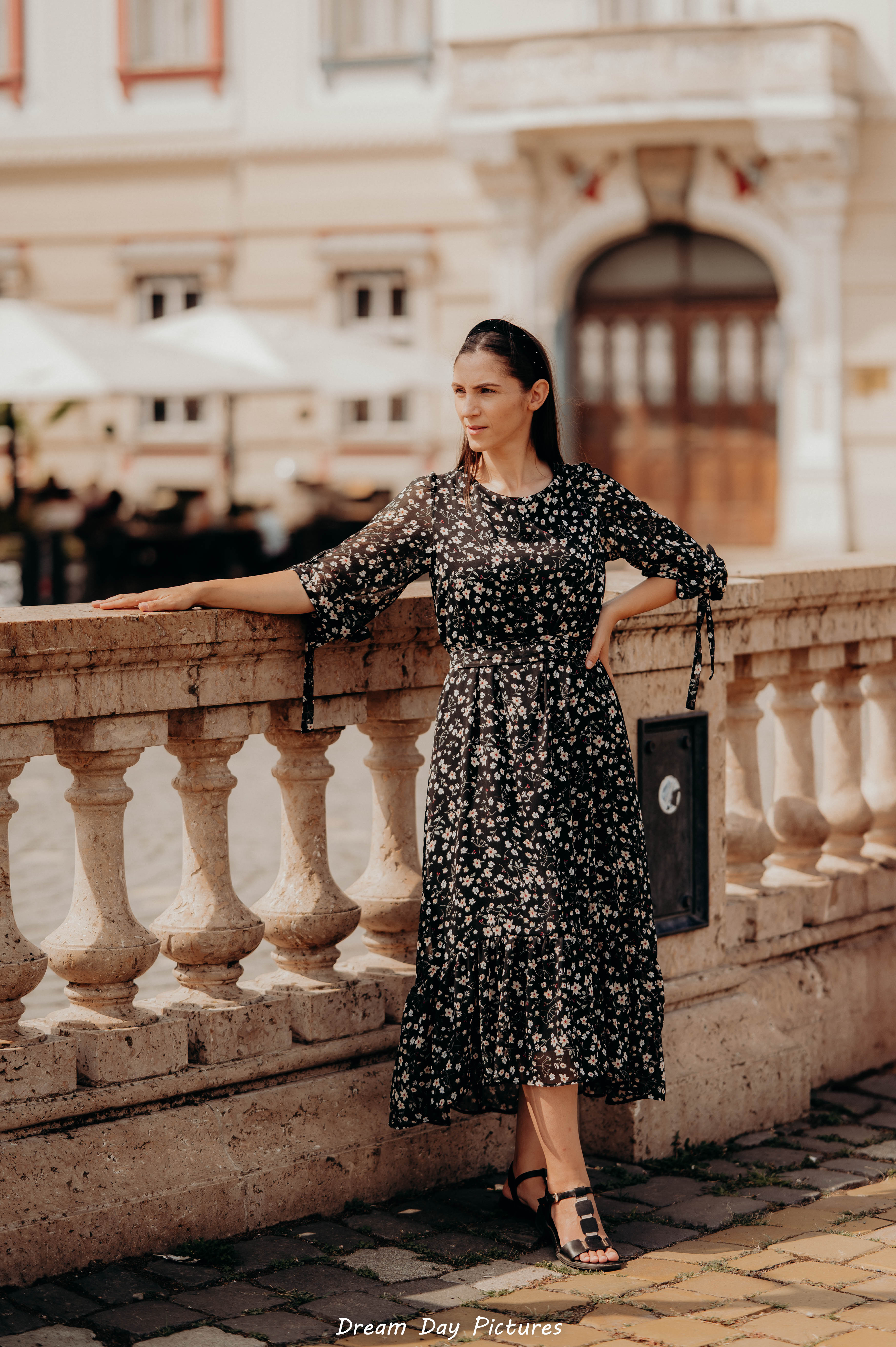 Rochie elegantă cu fundiță la mâneci