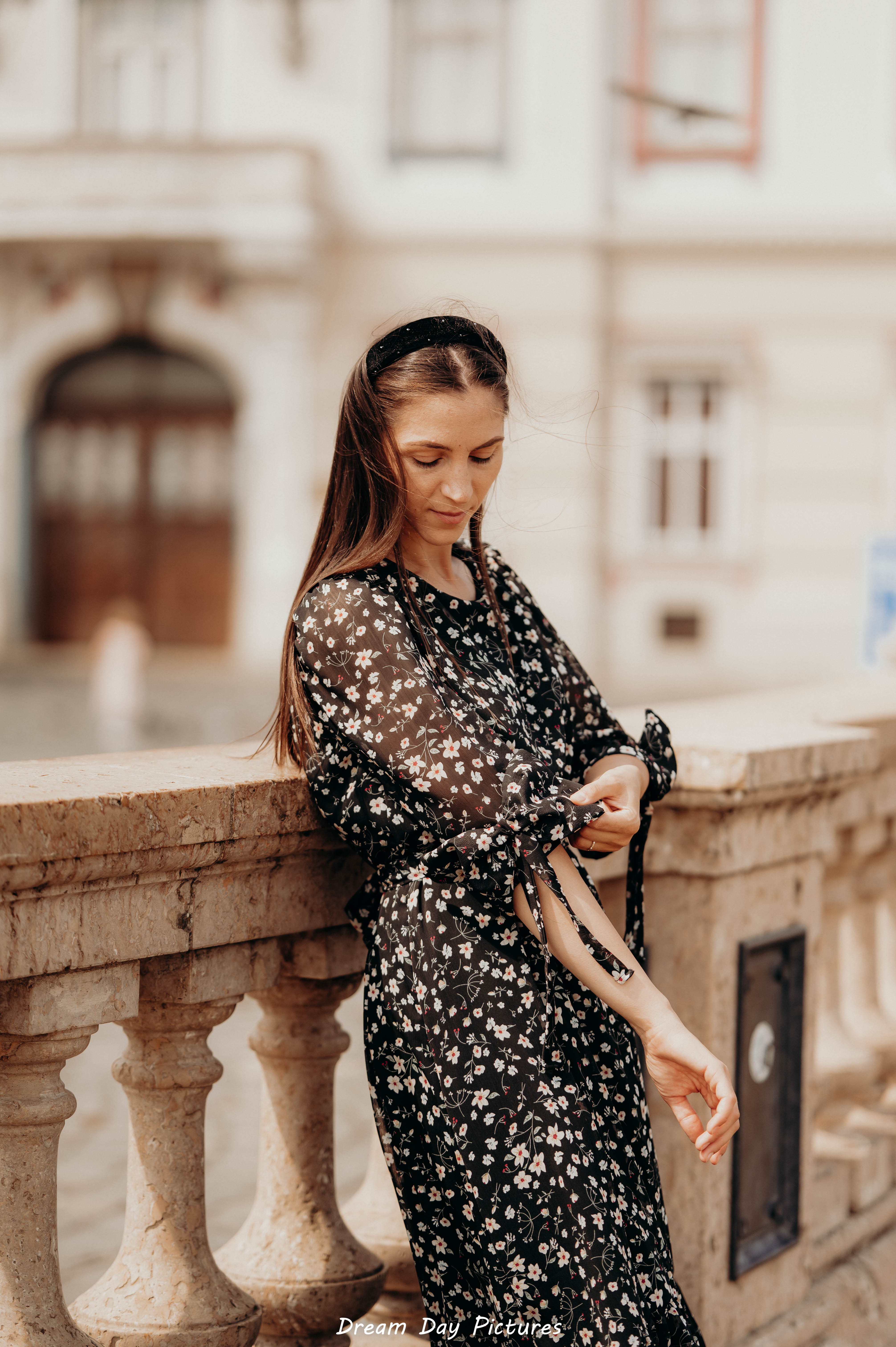 Rochie elegantă cu fundiță la mâneci