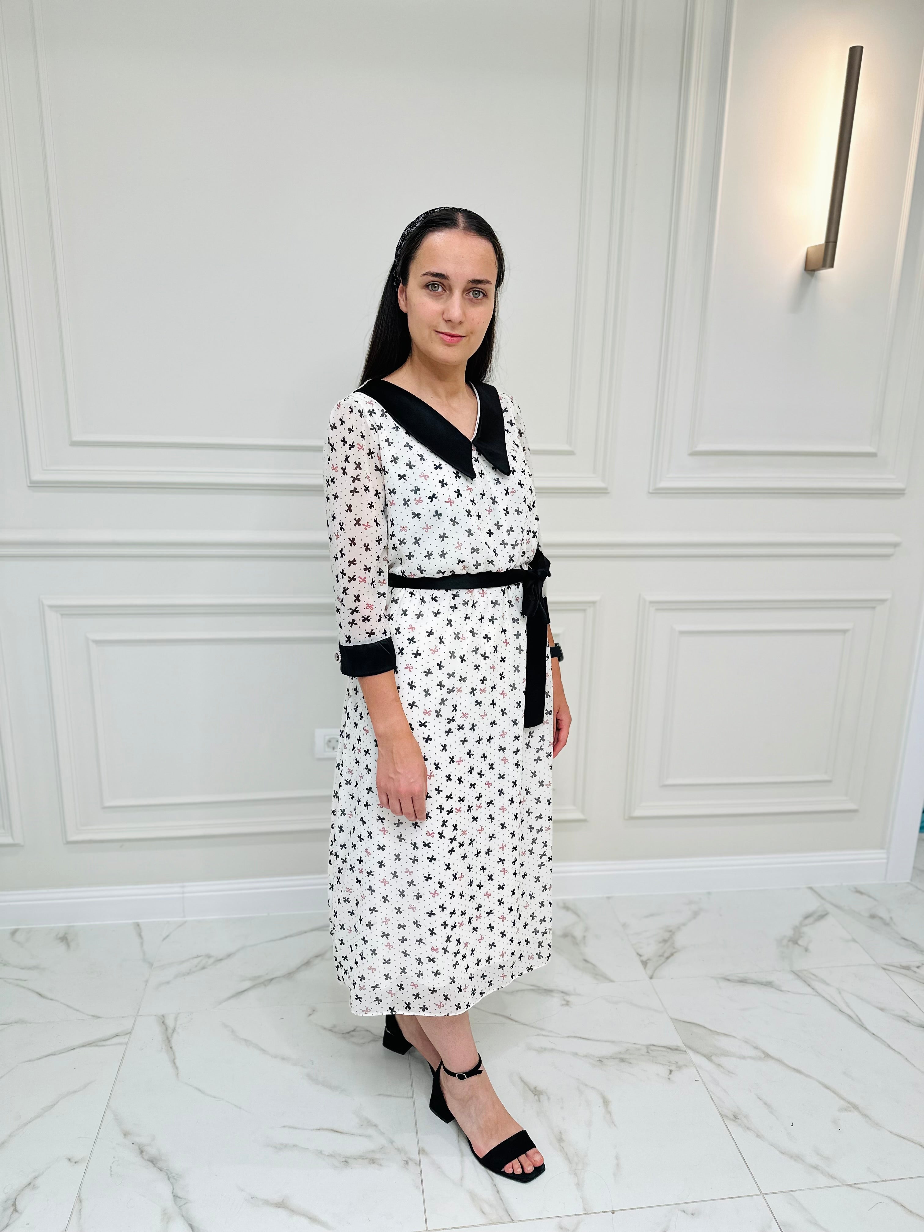 Rochie elegantă cu guleraș